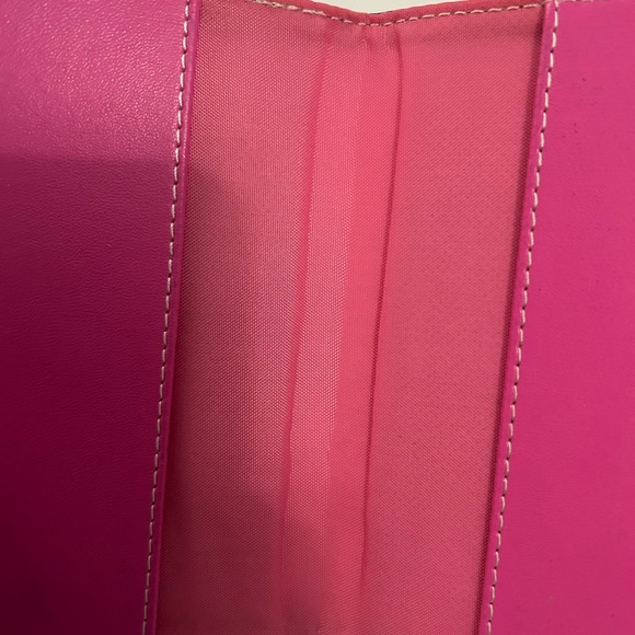 Lilly Pulitzer Passport Holder - Picture 5 of 10